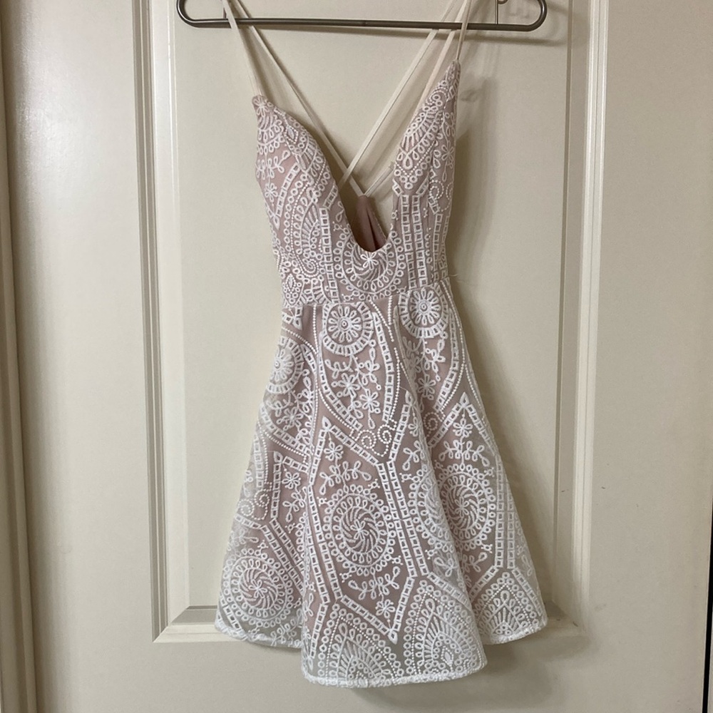 Windsor Nude and White Cocktail dress